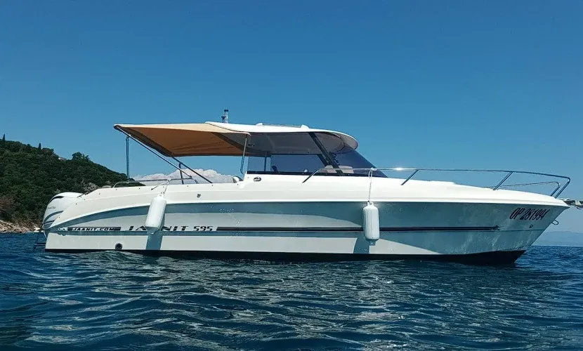 Jannit 590 Cabin